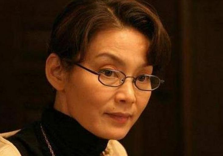 人到中年越长越凶，年轻时不可方物，网友：惹不起