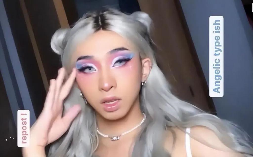 伊能静儿子引争议，穿黑色透视装暴露底裤，男扮女装很辣眼