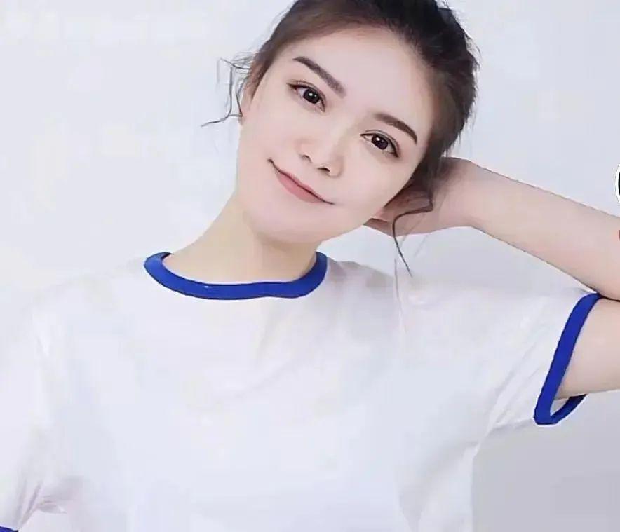 迪丽热巴带表妹上节目，曾选秀当练习生想出道