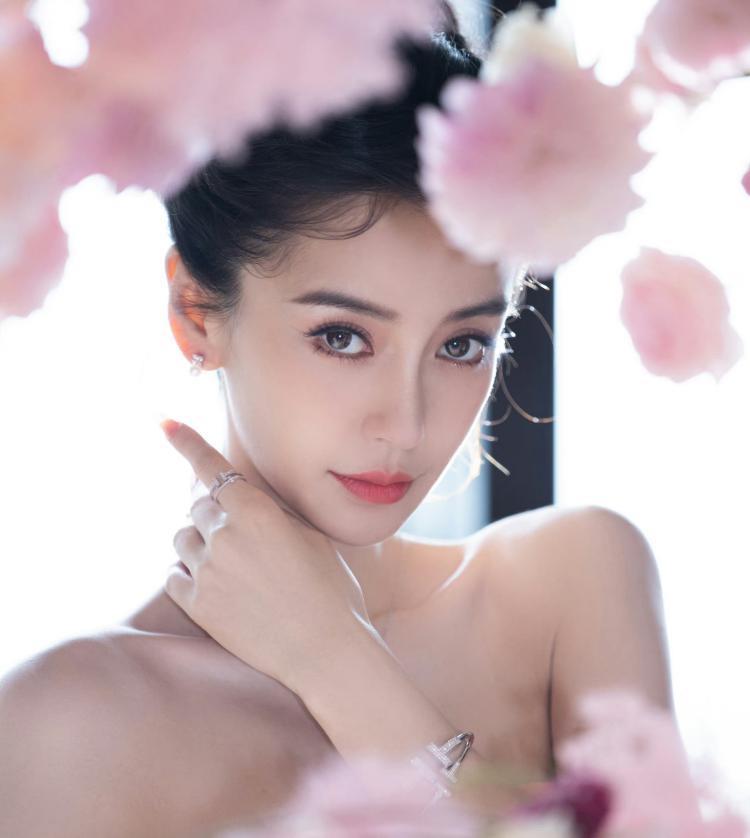 李铢衔与杨颖闺蜜结婚，圈内好友在线祝福，却遭杨颖粉丝围攻
