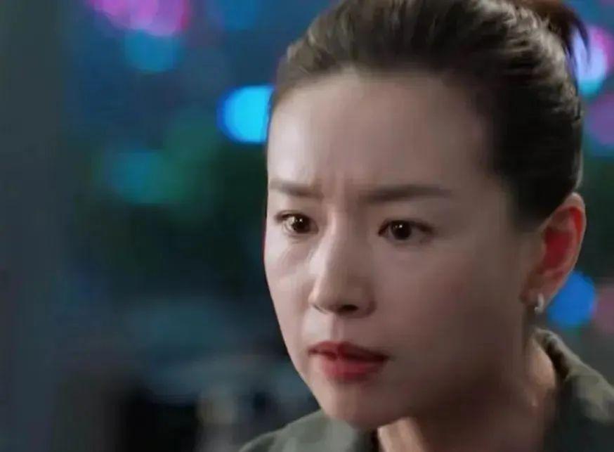 “不老女神”是假的！眼袋重、皱纹深、生图揭露“人间真实”