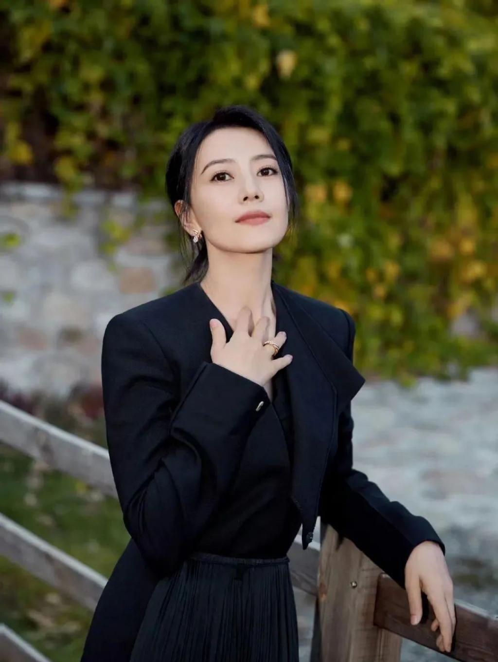 “不老女神”是假的！眼袋重、皱纹深、生图揭露“人间真实”