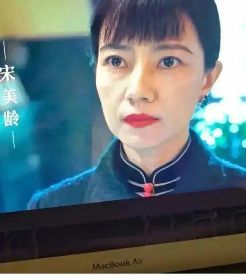 “不老女神”是假的！眼袋重、皱纹深、生图揭露“人间真实”