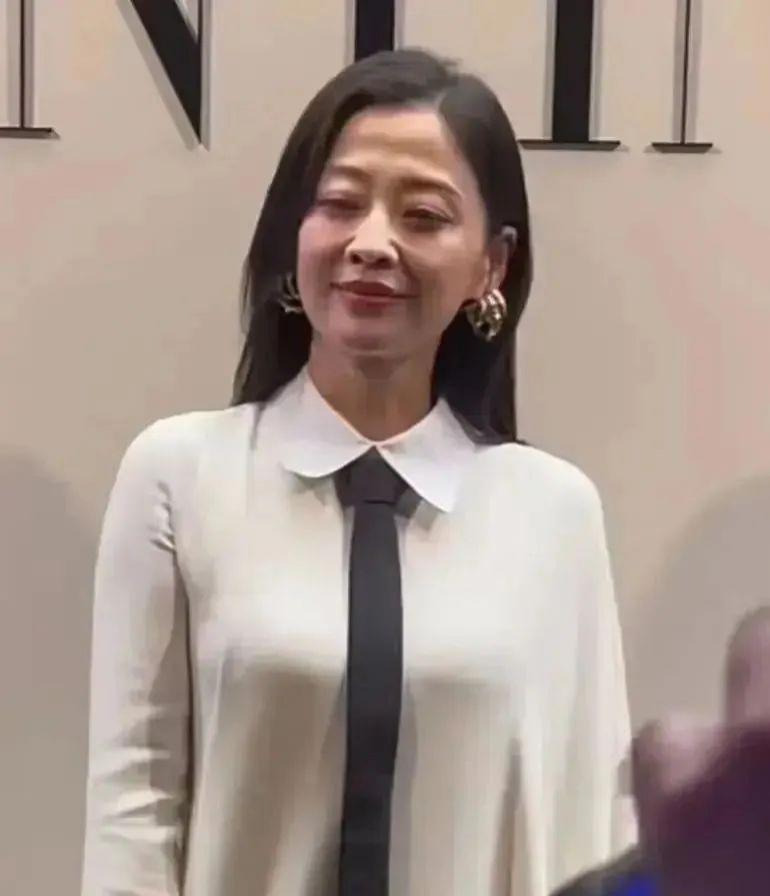 “不老女神”是假的！眼袋重、皱纹深、生图揭露“人间真实”