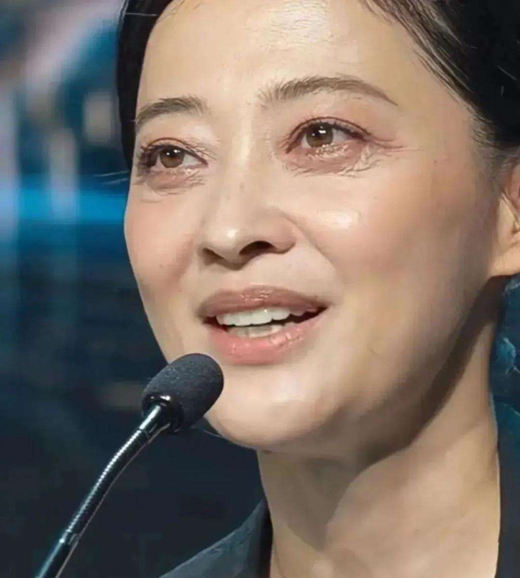 “不老女神”是假的！眼袋重、皱纹深、生图揭露“人间真实”
