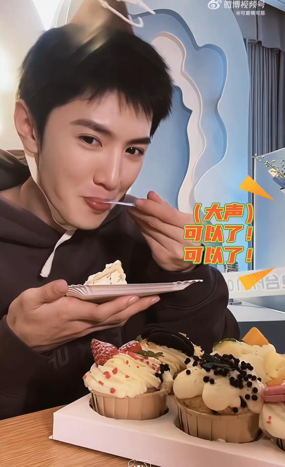 他是搞笑男吧？