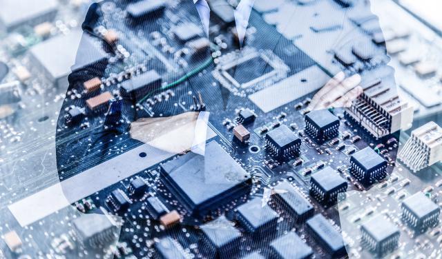 收入缩水，P8年薪50万，AI大军涌入传统车企