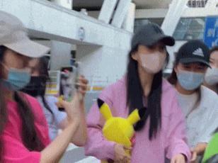 杨颖观看疯马秀风波升级，本人和工作室沉默两天……