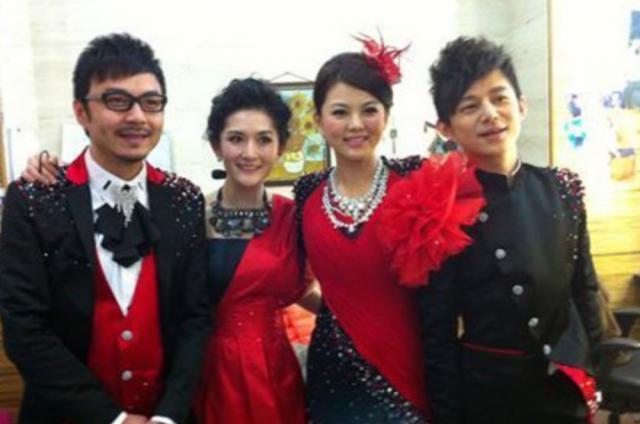 同是女闺蜜，何炅对待李湘和谢娜的态度，为何截然不同？