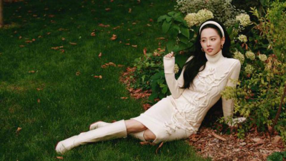 张嘉倪在巴黎街头感受浪漫秋风