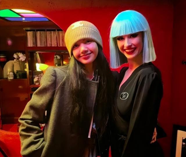 疯马秀后劲儿大，杨颖张嘉倪观看Lisa表演被骂，已被平台删除作品