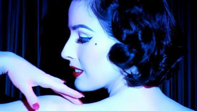 “Angelababy去看Lisa疯马秀就被骂上热搜，至于吗？”