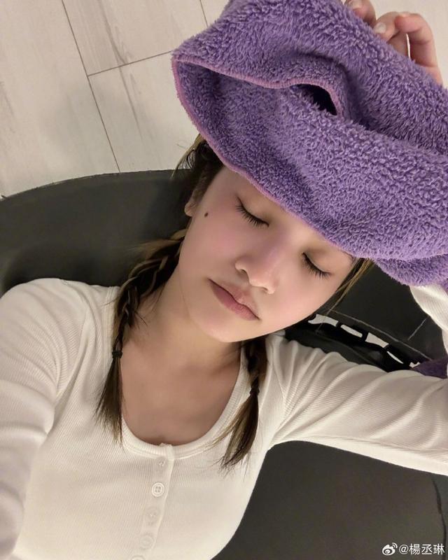 杨丞琳晒出运动后美照 配文是李荣浩歌词秀恩爱