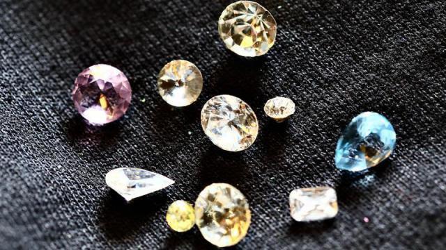 钻石价格崩盘了，因为不够消费主义