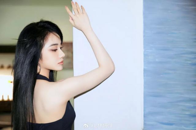 《坚如磐石》林博洋神秘风情太惊艳！漂亮谋女郎潜力十足