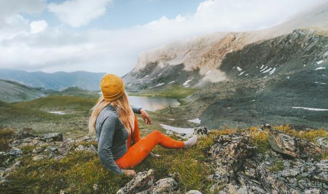 年轻人开始流行抱树：无厘头却有意义