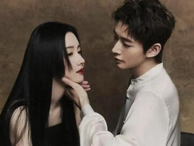 陈都灵邓为恋情疑曝光！两人中秋同框比心，更多恋爱细节被扒