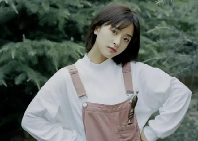 还记得邱淑贞女儿沈月吗？和妈妈越来越像了？