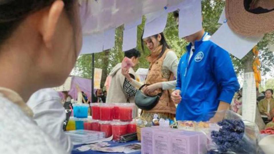 吴千语带施伯雄上恋综！无名指戴戒指被猜已隐婚