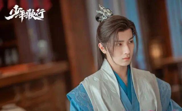 姐弟恋实锤，女方怀孕，别墅养胎？