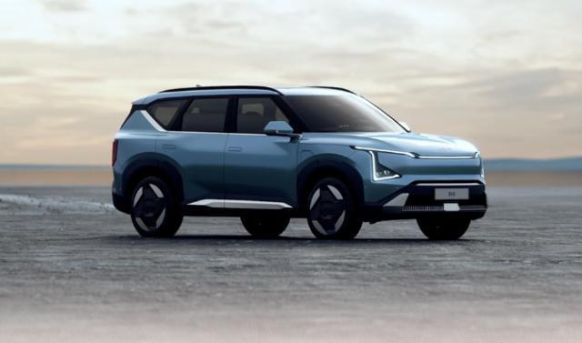 起亚EV5新车部分配置曝光：配备后排小桌板、4升冷暖冰箱等