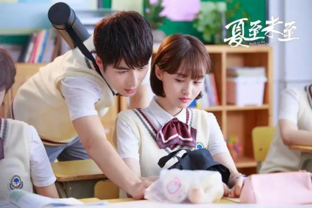 啊？被导演潜规则曝光，他俩真有一腿？