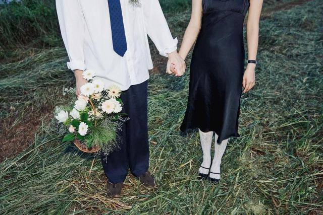 因戏结缘，顶流女团出身的她即将与理想型男演员步入婚姻殿堂