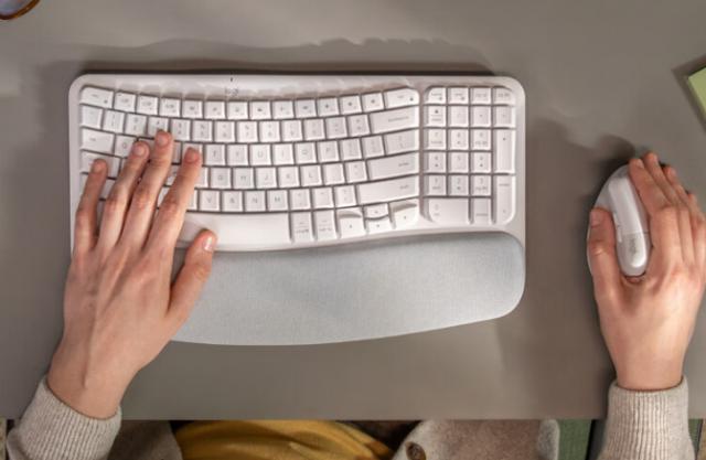 罗技推出 Wave Keys 人体工学键盘：一键切换设备，到手价 449 元