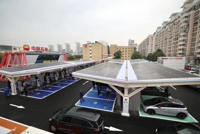 中石油首座“超级充电 便利店”综合示范站投运
