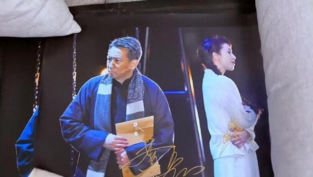 孙莉黄磊一家赴内蒙旅游，多多贴心帮妈妈化妆