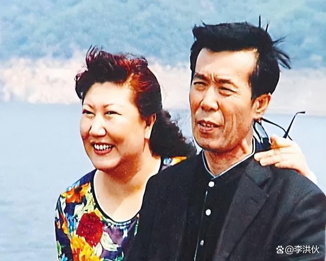 何庆魁儿子与高秀敏徒弟直播间互怼，线下是相亲相爱一家人