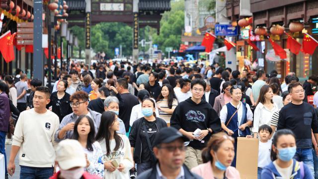 满街都是人，为何没什么人进店吃饭？