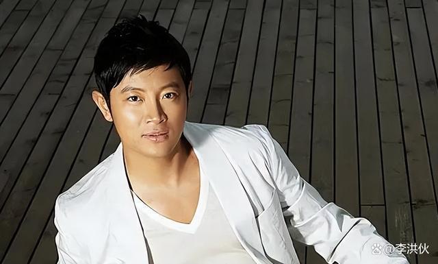 抛弃瞿颖的罗中旭被爆骗钱骗感情，同时跟十人交往