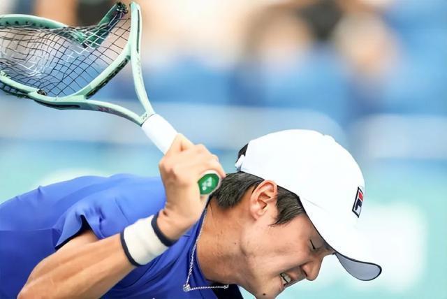 亚运会高能场面：泡菜运动员失控，日本选手甩锅观众席，花样百出