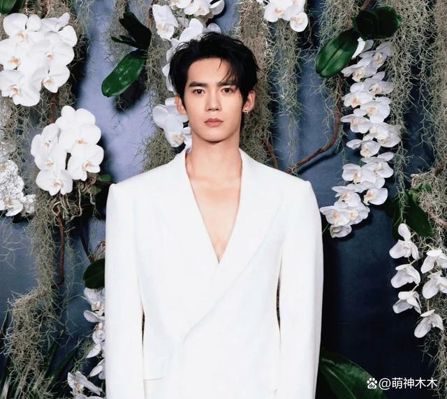 明星身材颜值靠P图？于适P肩膀被发现，虞书欣P成baby