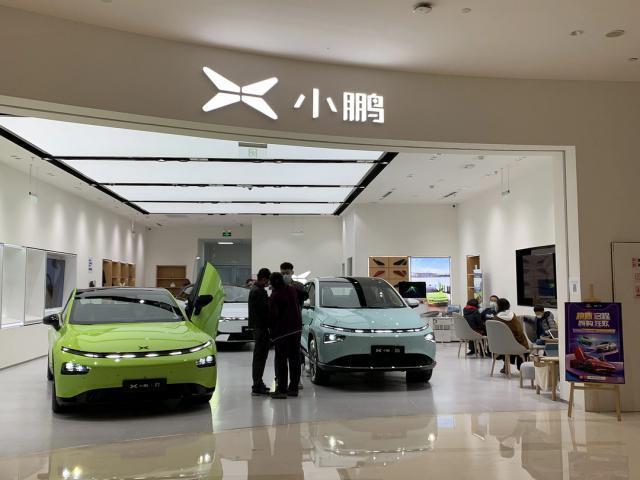 小鹏要开始搞4S店了，它终于要认真卖车了。