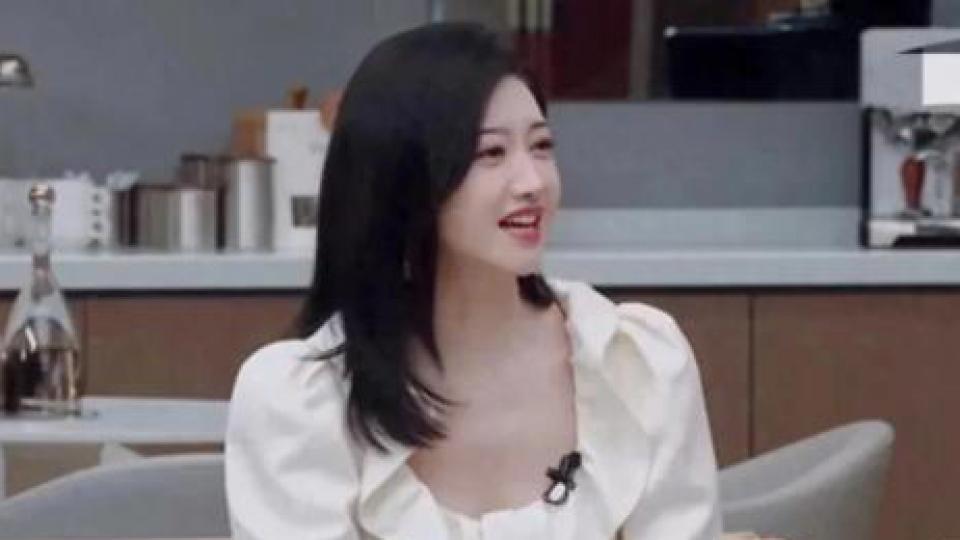 景甜疑似评论巴以冲突，可惜写了个错别字，后援会称账号被盗