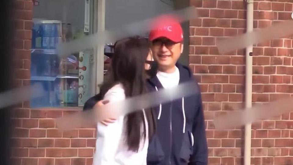 与李湘离婚后，王岳伦就一直没闲着