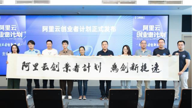 从「云原生」到「AI 原生」，创业者与计算平台如何相互成就