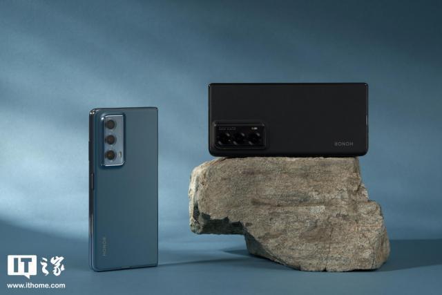 荣耀 Magic Vs2 绒黑色 / 冰川蓝图赏：多曲面设计，时尚优雅