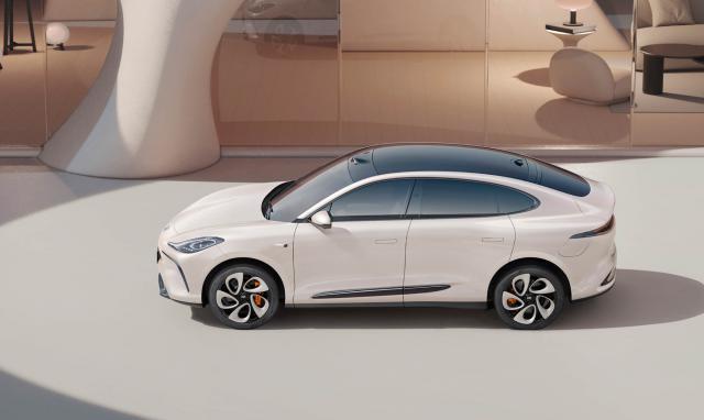 纯电未来可期，但今天属于混动