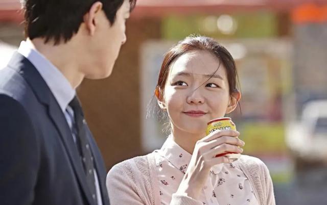 还记得忠武路女演员李絮吗？电影节红毯赢了…