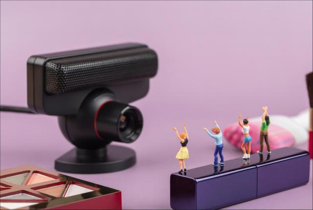 新一代网红流行祛魅：“普通叙事”与“反高级”