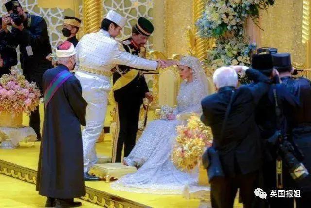 2000亿身家亚洲最性感王子订婚！与青梅竹马女友顶奢婚礼举世瞩目！