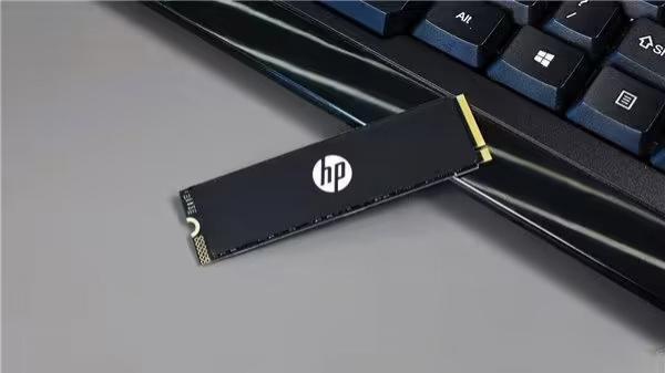 惠普 FX900 Plus 4TB SSD 上架：7400 MB/s，1299 元