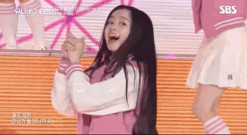 12岁的小姑娘做爱豆，不要太离谱