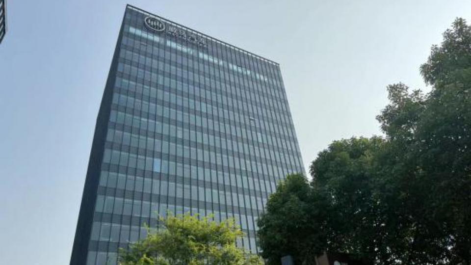 威马汽车仅剩817人，6月起停发工资，员工：不关心沈晖在哪，只求发薪