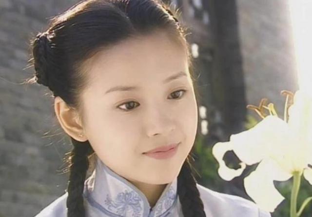 啥情况？离婚后彻底糊了，童年女神只能演丫鬟？