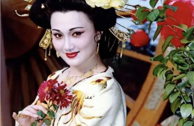 80年代第一美女，因长得太美遭人暗算，凭“杨贵妃”爆红后退圈