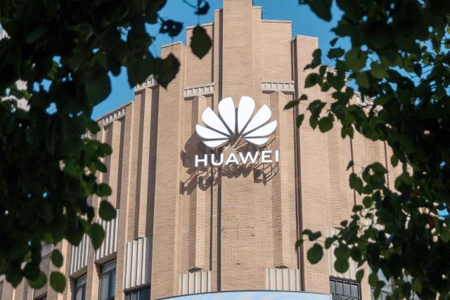 为什么是刘德华和谢霆锋？专家解读华为明星代言人背后的品牌逻辑